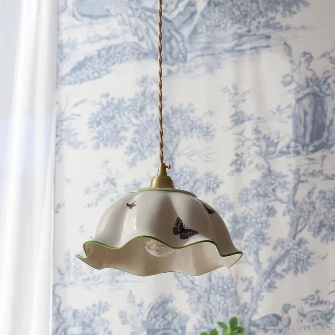 Lustre suspendu à 1 lumière en laiton à bord ondulé en céramique pastorale française traditionnelle pour salon 