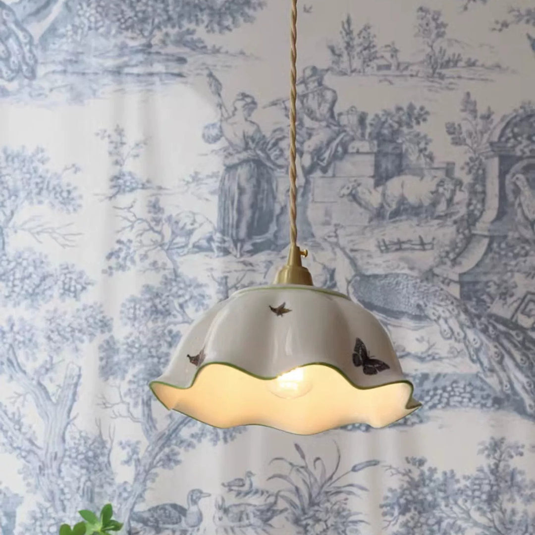 Lustre suspendu à 1 lumière en laiton à bord ondulé en céramique pastorale française traditionnelle pour salon 