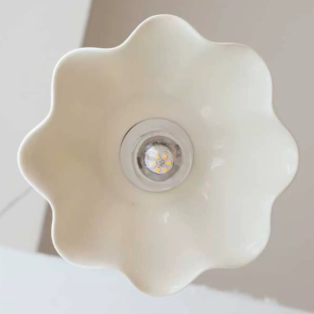 Lustre suspendu à 1 lumière en laiton à bord ondulé en céramique pastorale française traditionnelle pour salon 
