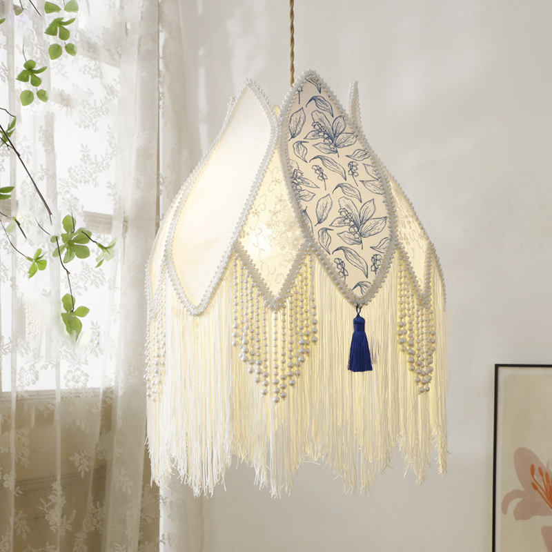 Abat-jour en tissu contemporain Boho Peony avec franges en perles d&