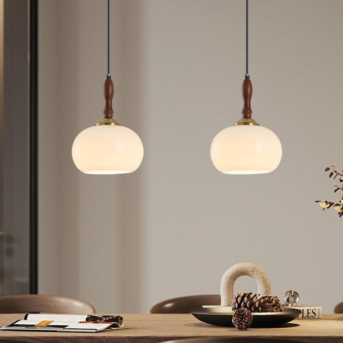 Suspension à une lumière avec abat-jour en verre en forme de boule en bois massif nordique contemporain pour salle à manger 