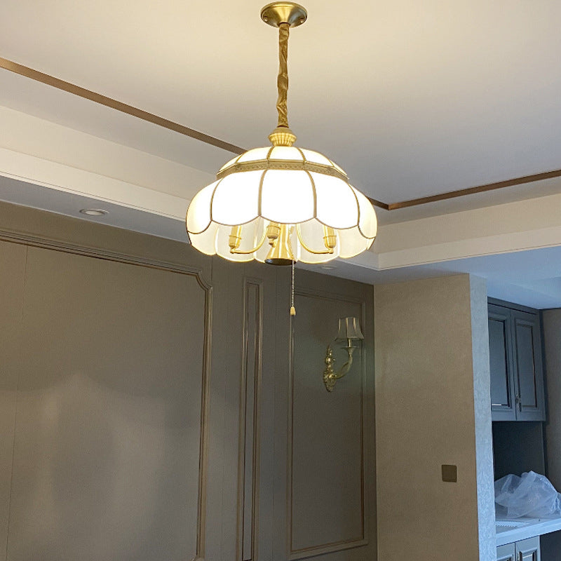 Moderner Luxus Messingrahmen Milchglas Rundschirm 5-Licht Kronleuchter für Wohnzimmer 
