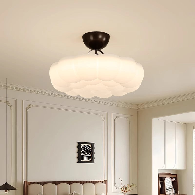 Moderne Einfachheit Wolken PE Schatten Eisen LED Semi-Flush Mount Deckenleuchte für Schlafzimmer 