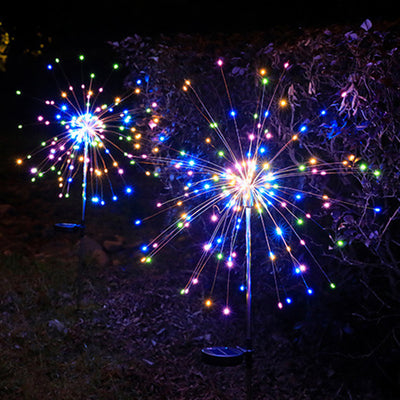 ضوء إدخال العشب المقاوم للماء LED المصنوع من الفولاذ المقاوم للصدأ للألعاب النارية الشمسية الصناعية المعاصرة للفناء الخارجي 