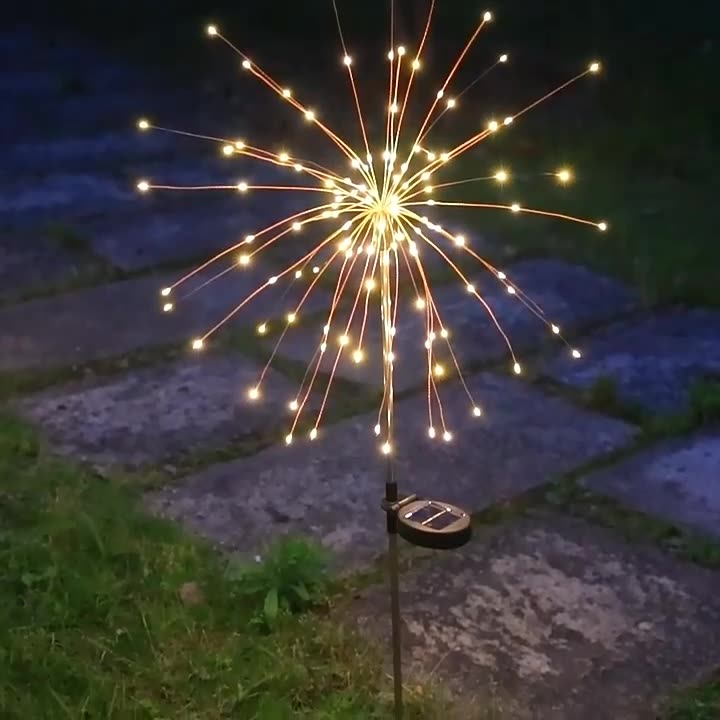 ضوء إدخال العشب المقاوم للماء LED المصنوع من الفولاذ المقاوم للصدأ للألعاب النارية الشمسية الصناعية المعاصرة للفناء الخارجي 