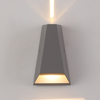 مصباح حائط خارجي LED مضاء لأعلى ولأسفل بتصميم حديث بسيط من الألومنيوم بشكل شبه منحرف للحديقة 