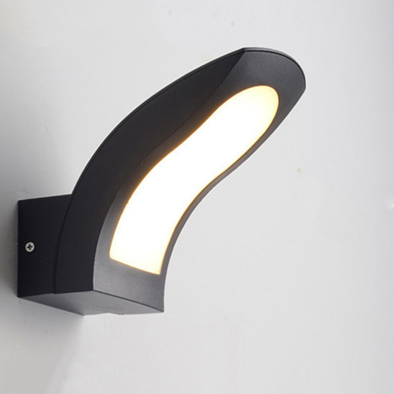 مصباح حائط خارجي مقاوم للماء LED من الألومنيوم المنحني بتصميم حديث بسيط للحديقة 