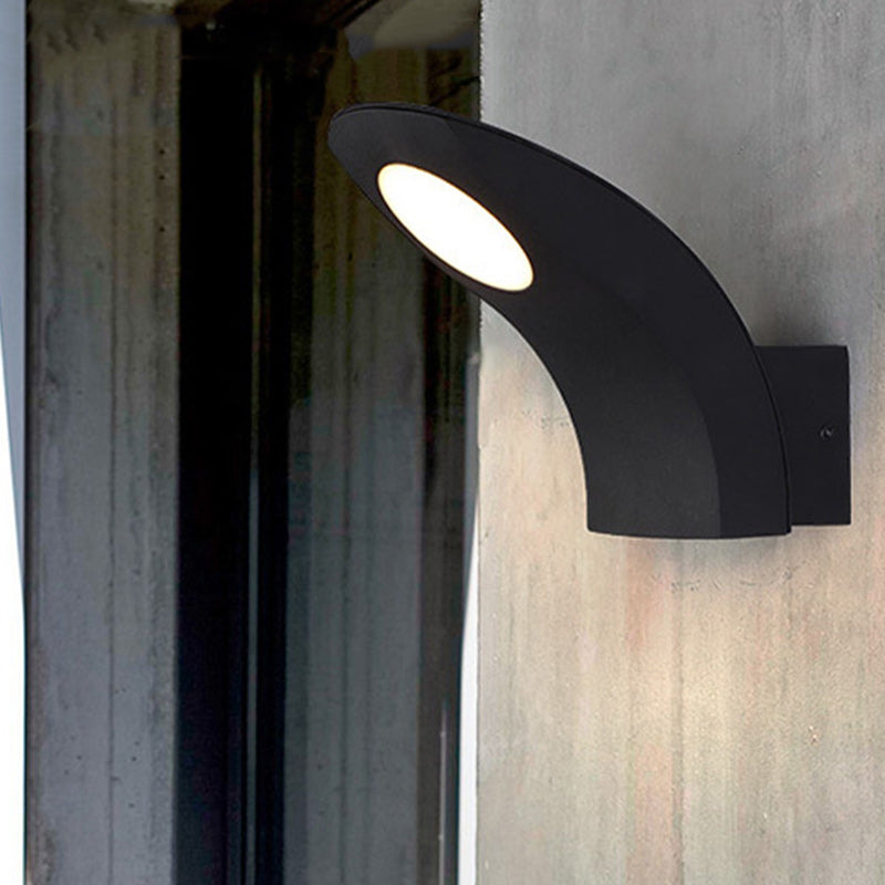 مصباح حائط خارجي مقاوم للماء LED من الألومنيوم المنحني بتصميم حديث بسيط للحديقة 
