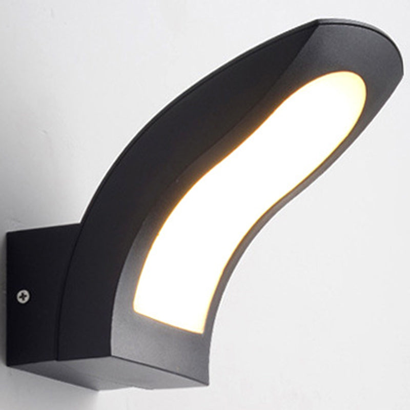 مصباح حائط خارجي مقاوم للماء LED من الألومنيوم المنحني بتصميم حديث بسيط للحديقة 