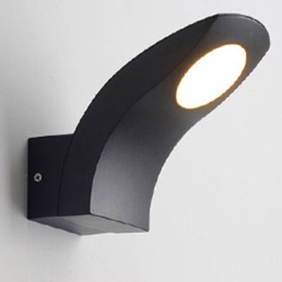 مصباح حائط خارجي مقاوم للماء LED من الألومنيوم المنحني بتصميم حديث بسيط للحديقة 