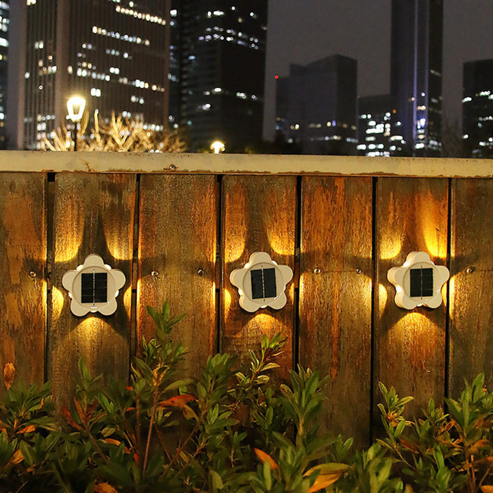 Zeitgenössische industrielle ABS-Pflaumenblüten-LED-Solarwandleuchte für den Außenbereich für den Garten 