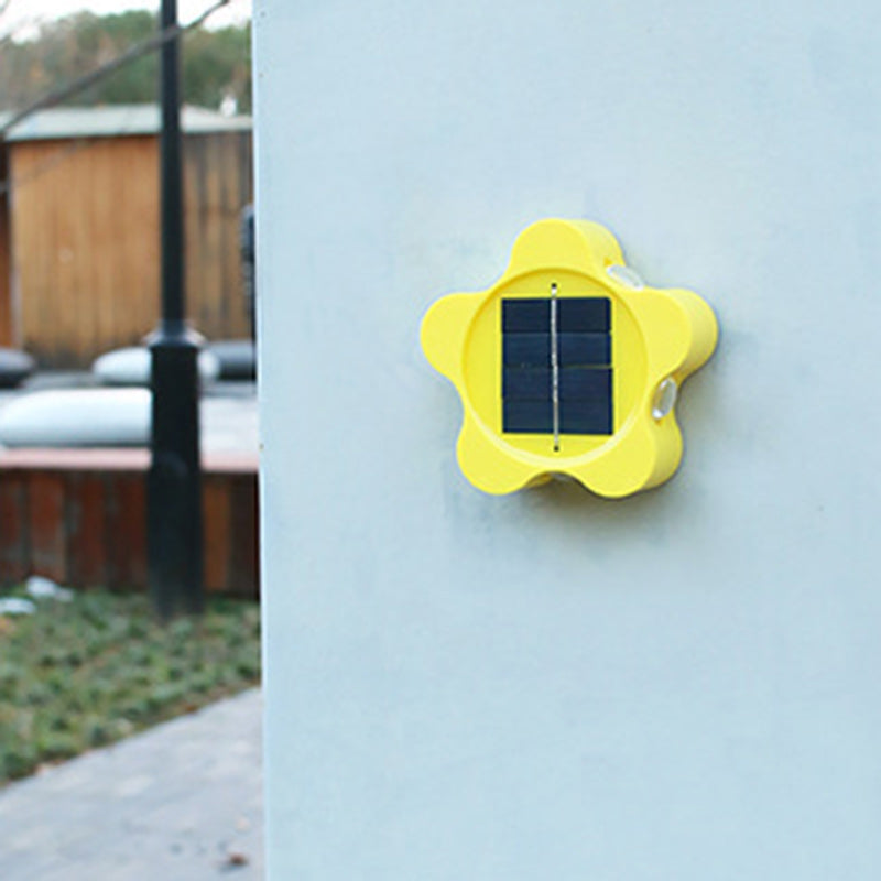 Zeitgenössische industrielle ABS-Pflaumenblüten-LED-Solarwandleuchte für den Außenbereich für den Garten 