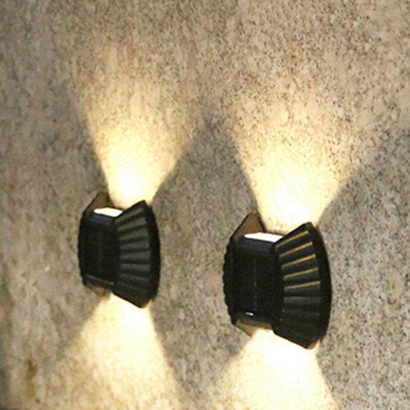 Lampe murale solaire LED éclairée en haut et en bas avec coque ABS industrielle contemporaine pour patio extérieur 