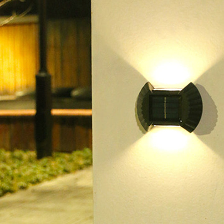 Lampe murale solaire LED éclairée en haut et en bas avec coque ABS industrielle contemporaine pour patio extérieur 