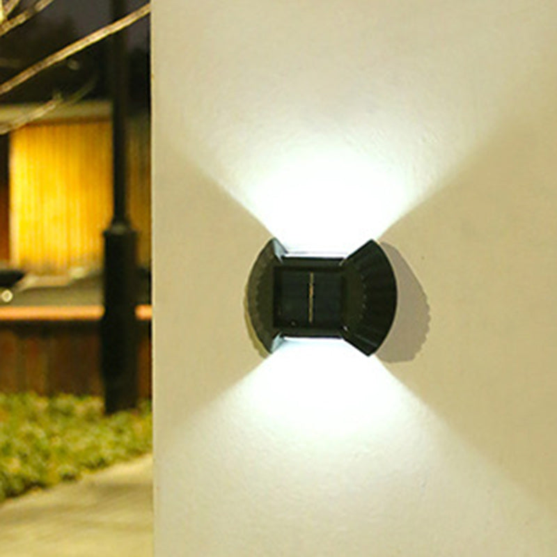 Lampe murale solaire LED éclairée en haut et en bas avec coque ABS industrielle contemporaine pour patio extérieur 