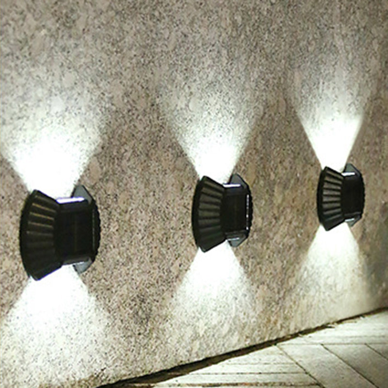 Lampe murale solaire LED éclairée en haut et en bas avec coque ABS industrielle contemporaine pour patio extérieur 
