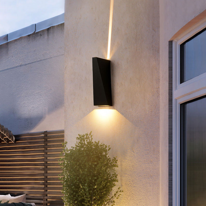 Aplique de pared LED iluminado hacia arriba y hacia abajo de aluminio minimalista moderno para patio exterior 