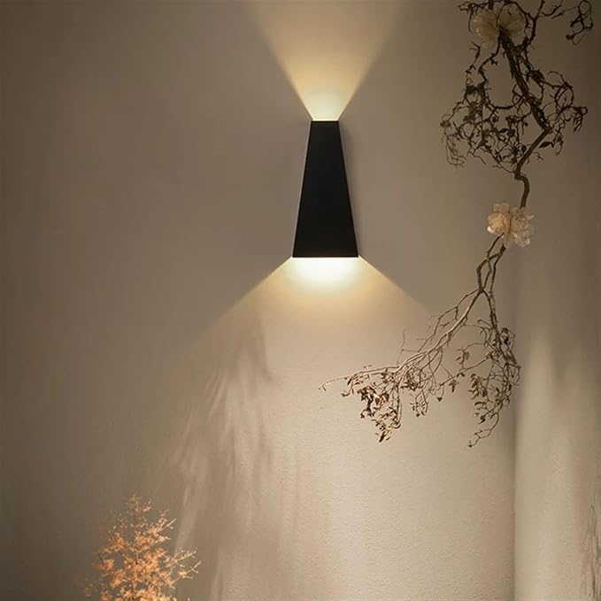 Aplique de pared LED iluminado hacia arriba y hacia abajo de aluminio minimalista moderno para patio exterior 