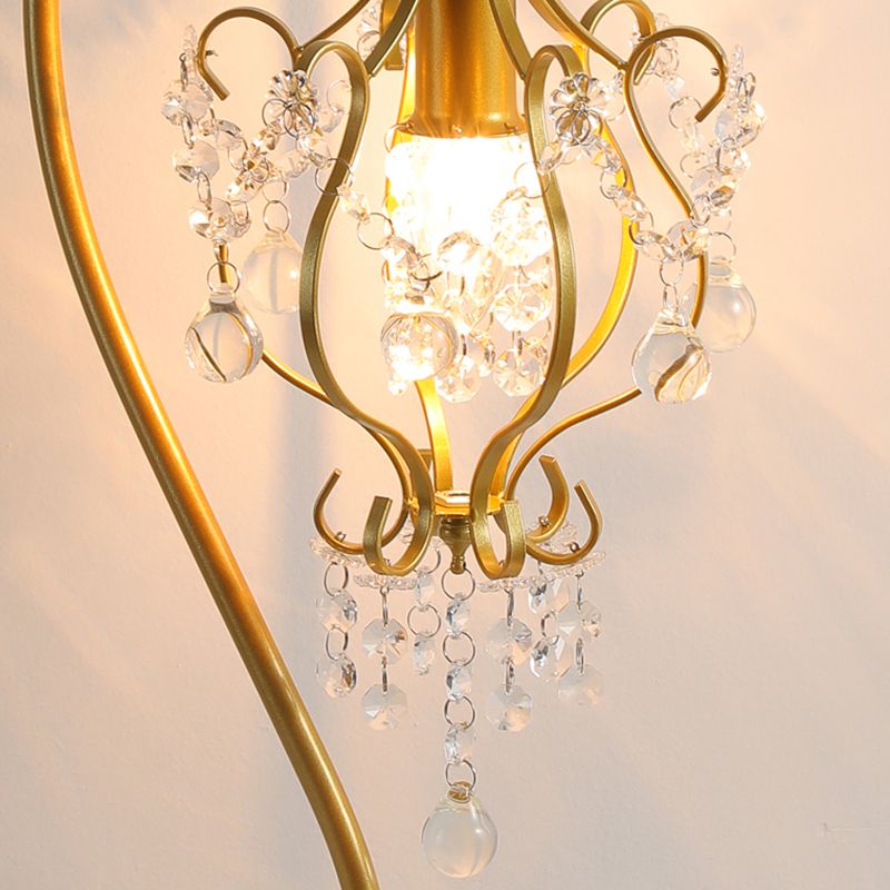 Lampe de table contemporaine de luxe avec cadre en fer courbé et décoration en cristal à 1 lumière pour chambre à coucher 