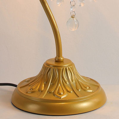 Lampe de table contemporaine de luxe avec cadre en fer courbé et décoration en cristal à 1 lumière pour chambre à coucher 