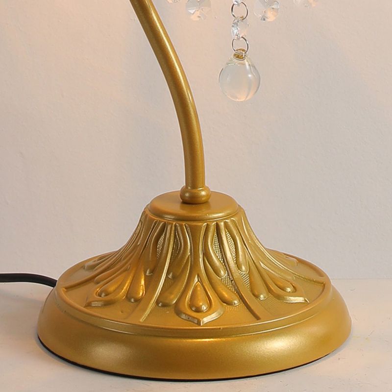 Lampe de table contemporaine de luxe avec cadre en fer courbé et décoration en cristal à 1 lumière pour chambre à coucher 