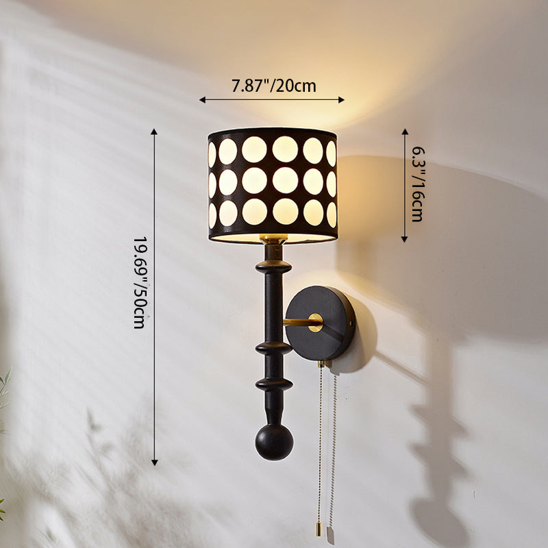 Traditionelle französische weiße Polka-Dot-Stoffschirm-Wandleuchte aus Walnussholz mit 1 Licht für das Wohnzimmer 