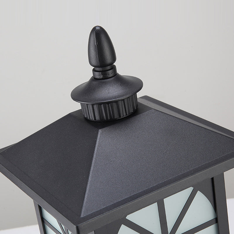 Lanterne de jardin contemporaine en aluminium carré industriel avec verre dépoli et 1 lumière 