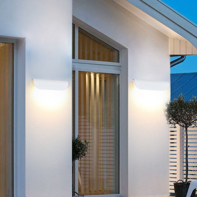 Applique murale étanche en aluminium incurvé minimaliste moderne à LED pour patio extérieur 