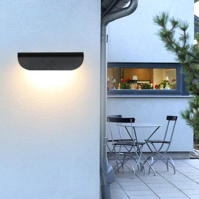Applique murale étanche en aluminium incurvé minimaliste moderne à LED pour patio extérieur 