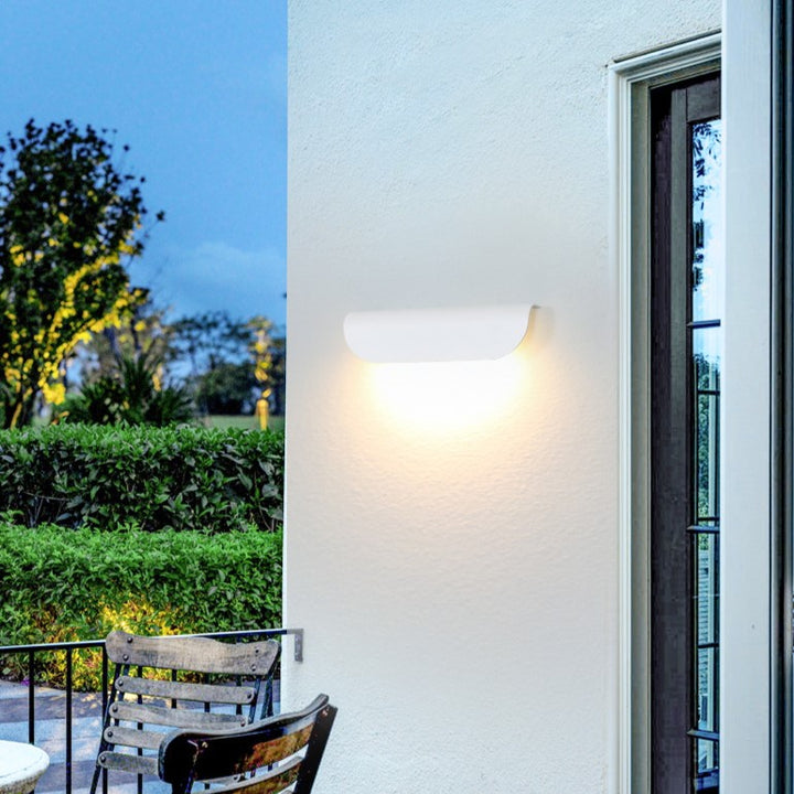 Modern Minimalist Curved Aluminum LED Waterproof Wall Sconce Lamp For Outdoor Patio