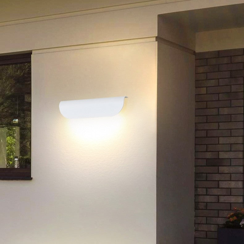 Applique murale étanche en aluminium incurvé minimaliste moderne à LED pour patio extérieur 