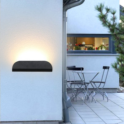 Applique murale étanche en aluminium incurvé minimaliste moderne à LED pour patio extérieur 