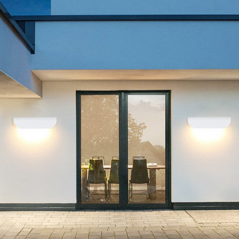Applique murale étanche en aluminium incurvé minimaliste moderne à LED pour patio extérieur 