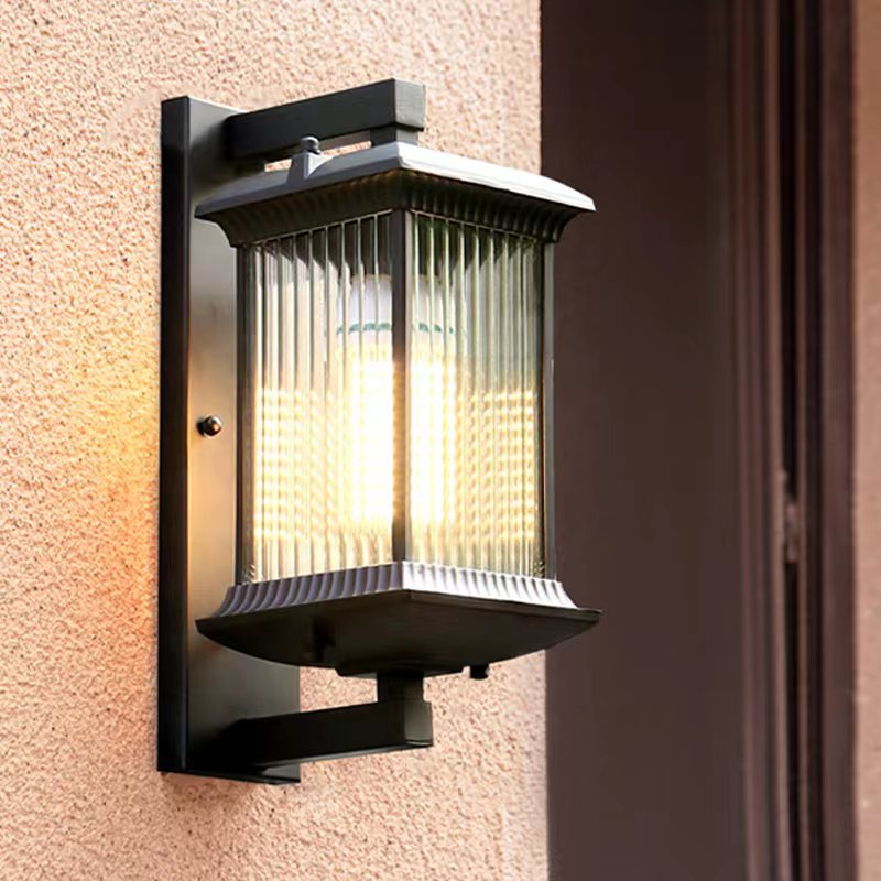 Traditionelle chinesische Aluminium-Glas-Säule 1-Licht Außenwandleuchte für den Garten 