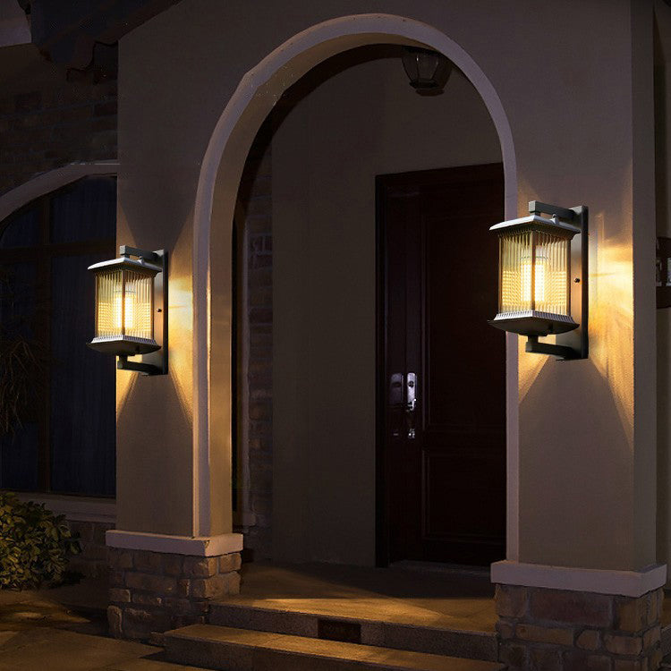 Traditionelle chinesische Aluminium-Glas-Säule 1-Licht Außenwandleuchte für den Garten 