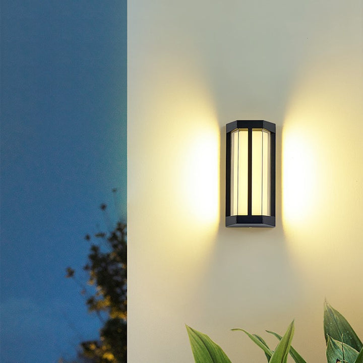 Zeitgenössische industrielle Aluminium-Acryl-LED-wasserdichte Außenwandleuchte für den Garten 
