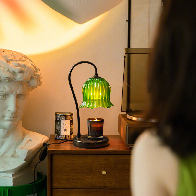 Lampe de table en cire fondue à une lumière avec abat-jour en verre fleur d&
