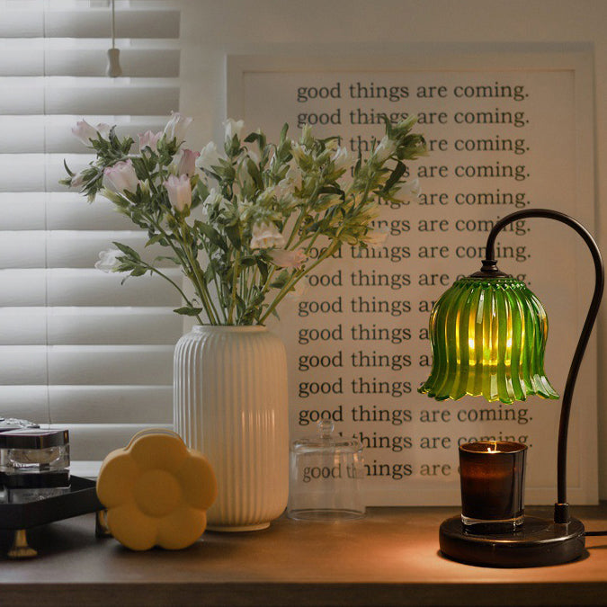 Lampe de table en cire fondue à une lumière avec abat-jour en verre fleur d&