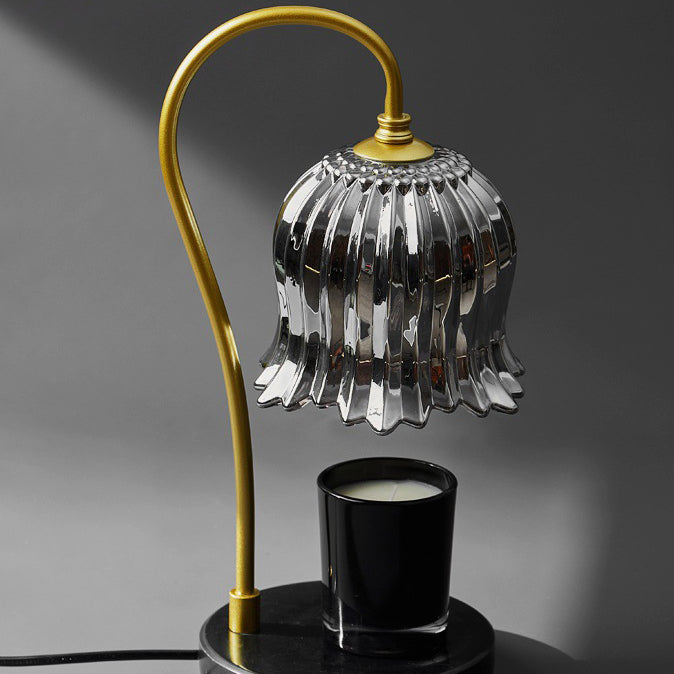 Lampe de table en cire fondue à une lumière avec abat-jour en verre fleur d&