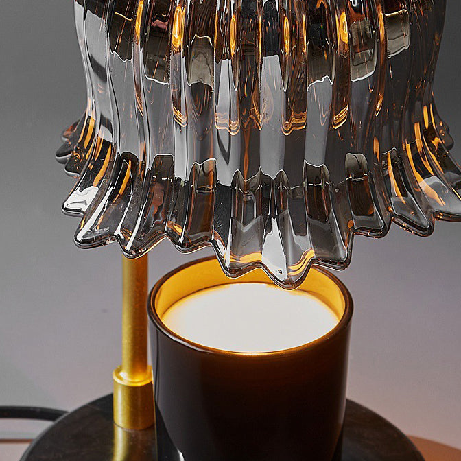 Lampe de table en cire fondue à une lumière avec abat-jour en verre fleur d&