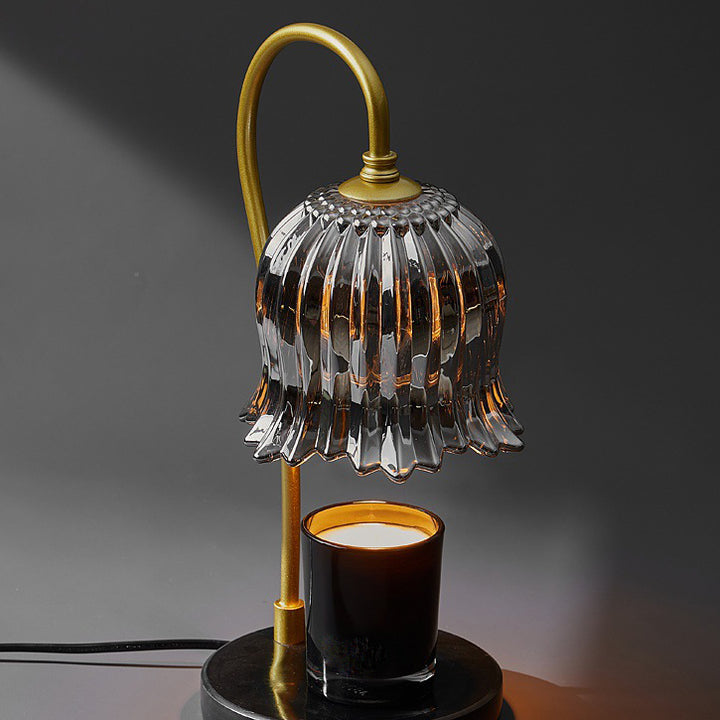 Lampe de table en cire fondue à une lumière avec abat-jour en verre fleur d&
