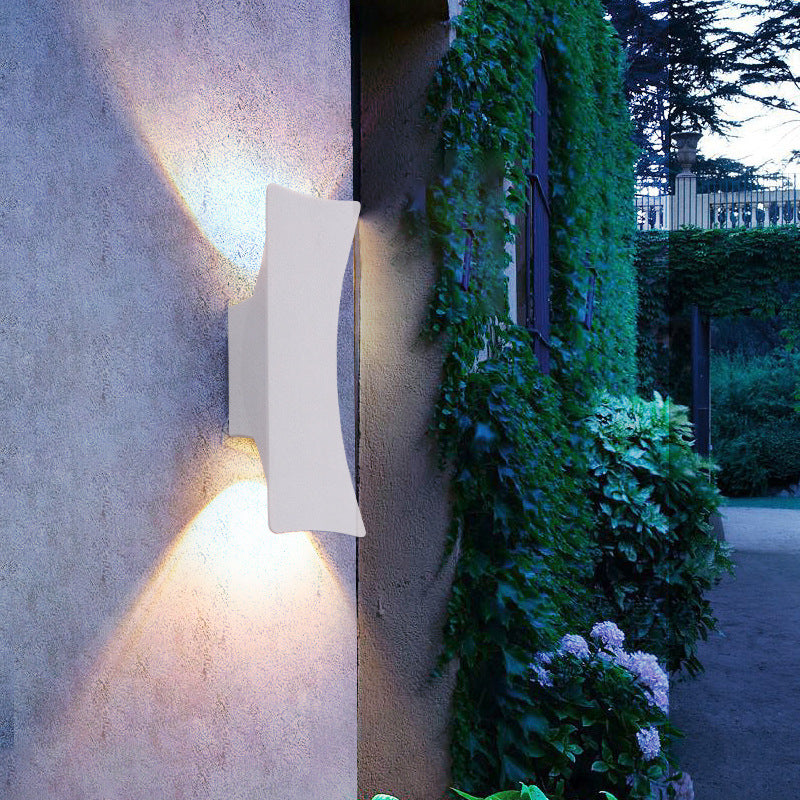 Modern Minimalist Curved Aluminum Up And Down Illuminated LED Waterproof Wall Sconce Lamp For Outdoor Patio