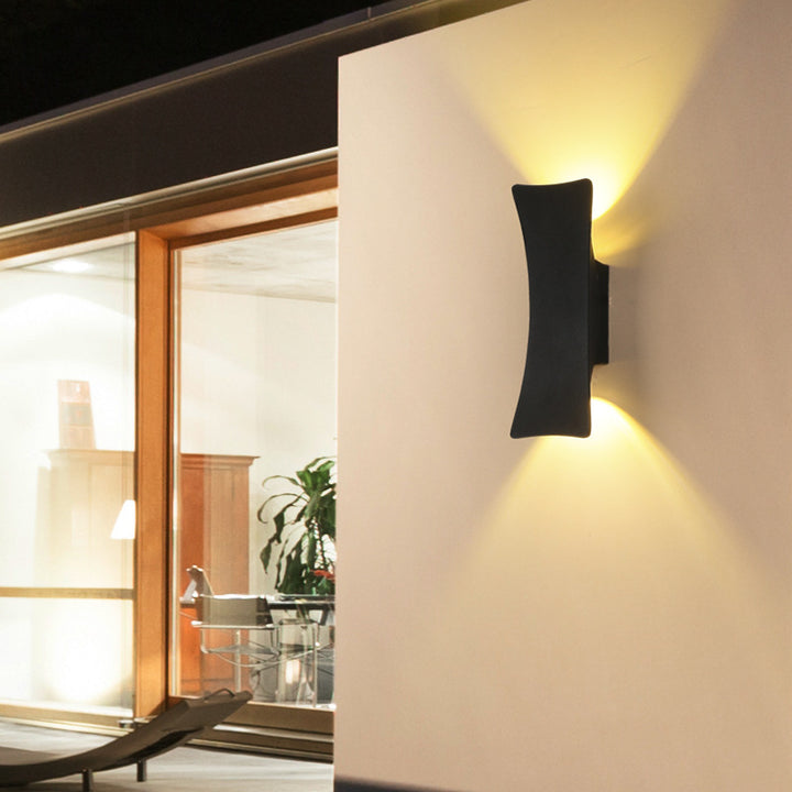 Modern Minimalist Curved Aluminum Up And Down Illuminated LED Waterproof Wall Sconce Lamp For Outdoor Patio