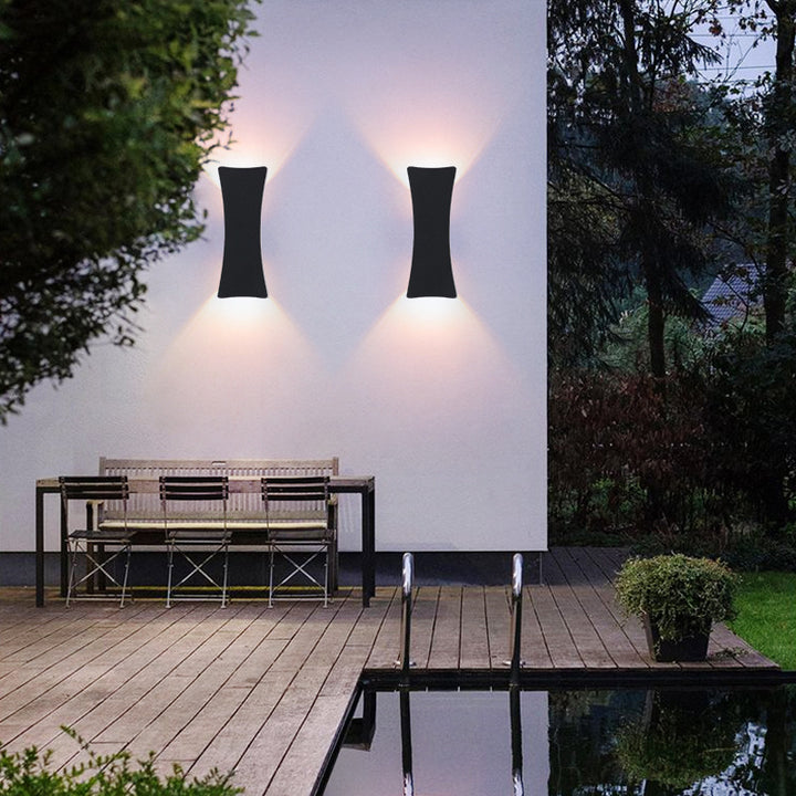 Moderne minimalistische gebogene Aluminium-LED-Wandleuchte mit Beleuchtung nach oben und unten, wasserdicht, für den Außenbereich 