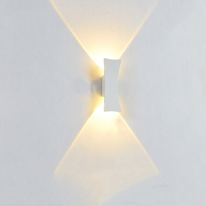 Modern Minimalist Curved Aluminum Up And Down Illuminated LED Waterproof Wall Sconce Lamp For Outdoor Patio