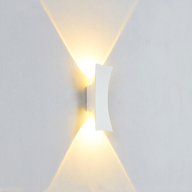 Modern Minimalist Curved Aluminum Up And Down Illuminated LED Waterproof Wall Sconce Lamp For Outdoor Patio