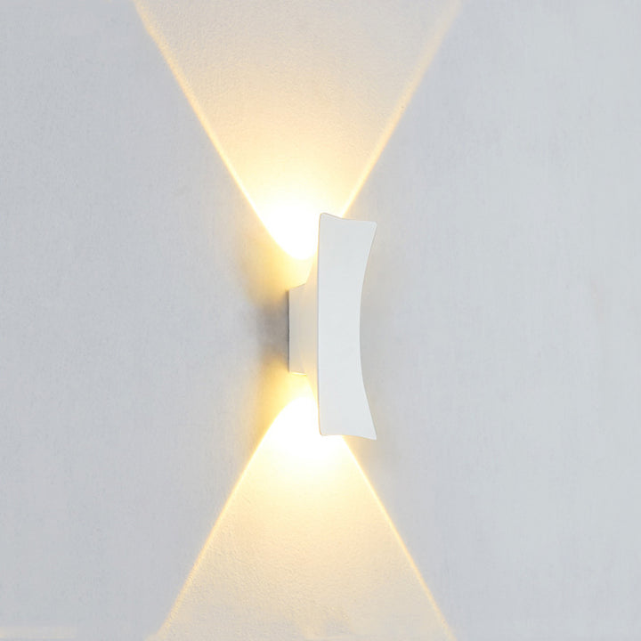 Modern Minimalist Curved Aluminum Up And Down Illuminated LED Waterproof Wall Sconce Lamp For Outdoor Patio