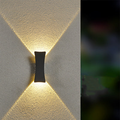 Applique murale moderne minimaliste en aluminium incurvé avec LED étanche éclairée vers le haut et vers le bas pour patio extérieur 