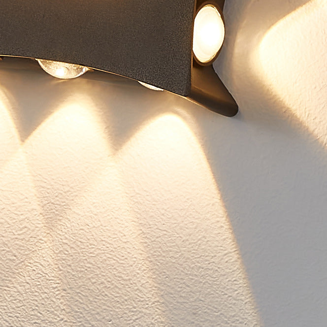 Applique murale extérieure étanche LED hexagonale incurvée en aluminium industriel contemporain pour jardin 