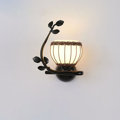 Applique Murale 1 Lumière avec Abat-Jour en Verre, Cadre en Fer Rustique Traditionnel et Tressage de Rotin pour Salon 